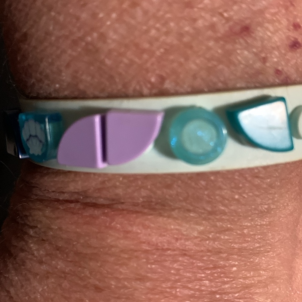 Fun bracelet, adjustable sizing - Picture 4 of 6